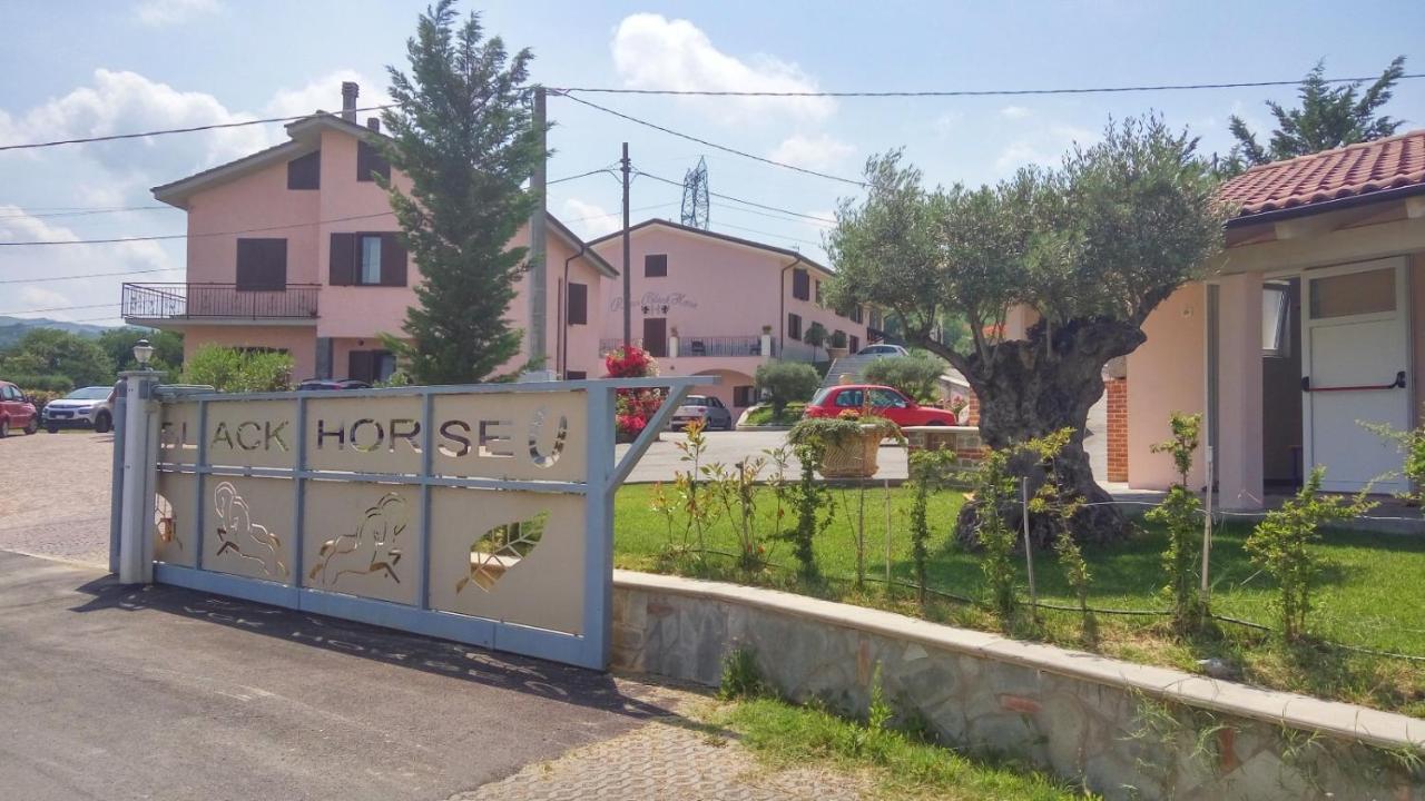 Relais Black Horse Миллезимо Экстерьер фото
