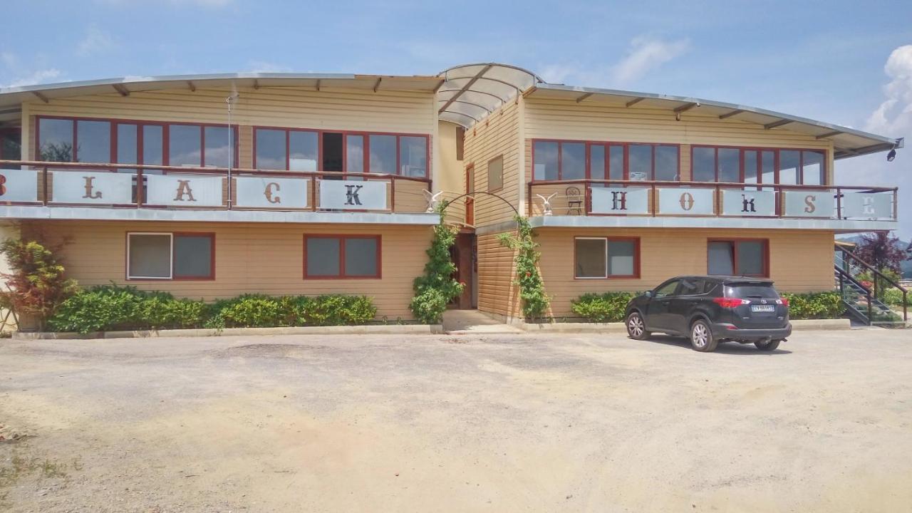 Relais Black Horse Миллезимо Экстерьер фото