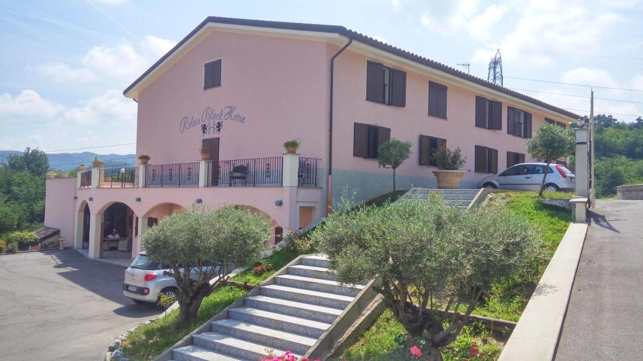 Relais Black Horse Миллезимо Экстерьер фото